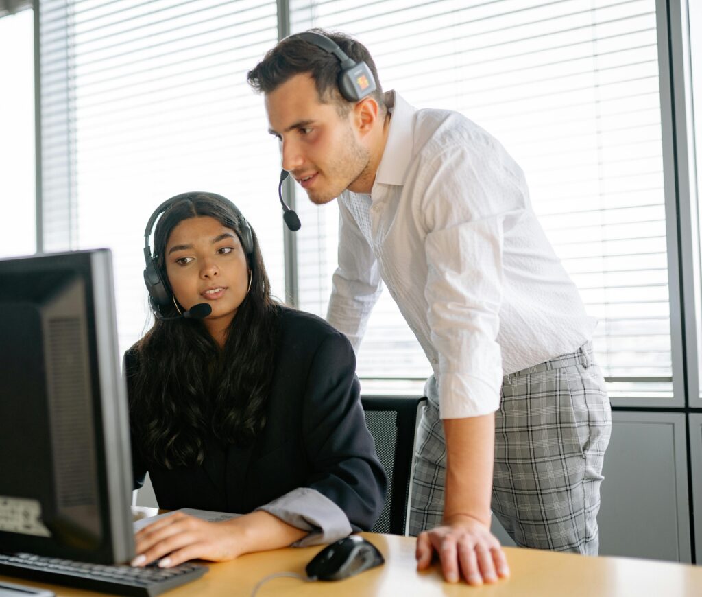 expert helping colleague with IT issue